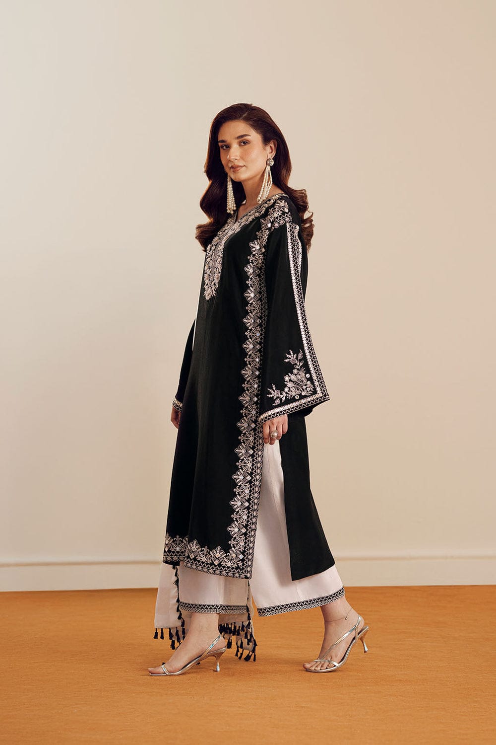 Midnight Ivory – 3pc unstitched Embroidered Lawn Suit (Inspired by Batik HB-190333)